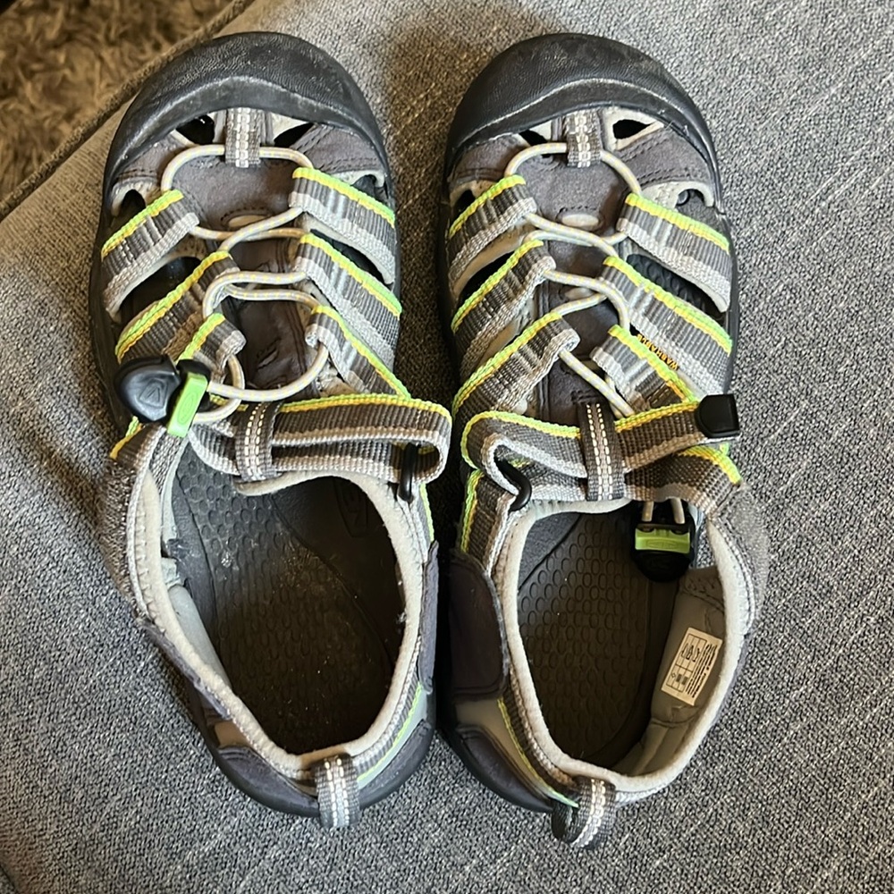 Keen water shoes in great shape- worn only once.